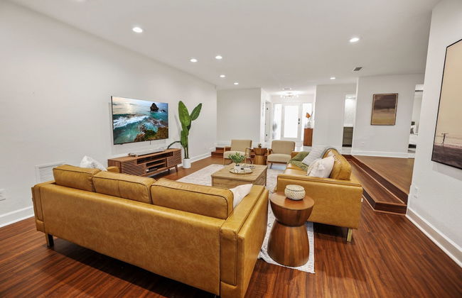 Golden Retreat: Expansive 6BR Home w Heated Pool ~ - Foto 25