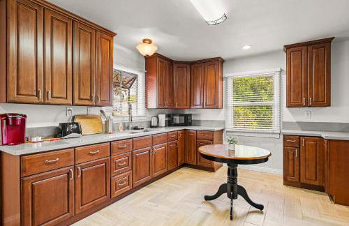 Spacious Retreat w Large Kitchen & Outdoor Patio - Photo 10