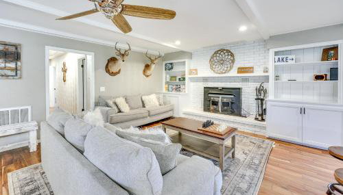 Deck and Views Spacious Lake House Escape - Foto 3