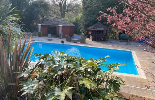4 bedroom Lodge Hotub-Pool in Surrey UK - Photo 14