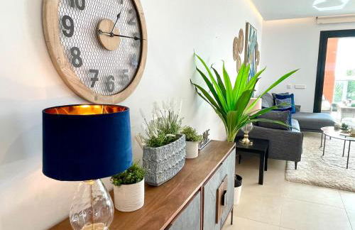 Luxury 3 Bedroom Apartment 300m from the Beach - Photo 10