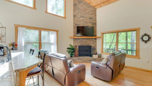 Game Room and 3-Story Deck at Lake Hiwassee Hideaway - Foto 3