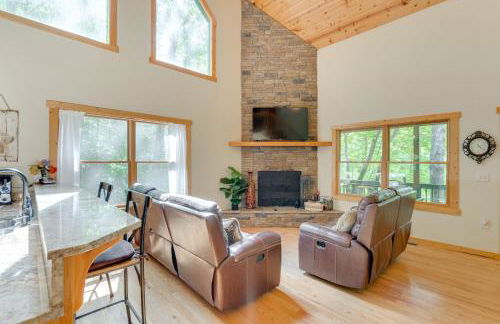 Game Room and 3-Story Deck at Lake Hiwassee Hideaway - Foto 3