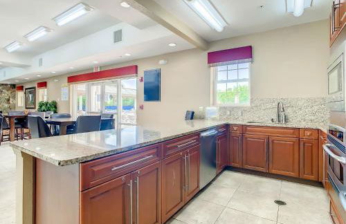 Ocean View Next to Pool and Amenities Corner Unit 3 Balconies OW20-201 - Foto 76