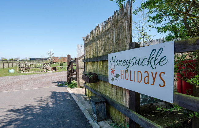 Honeysuckle Farm Hut 7 - Suffolk Farm Holidays - Foto 15