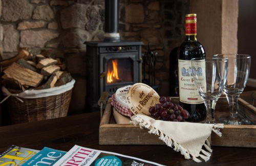 The Gate Lodge - Hot Tub 1 bedroom, log burner - Photo 3