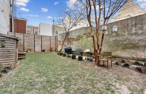 Designer 3 BR Townhome with Beautiful Backyard - Foto 17