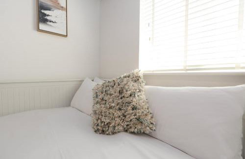 Contractor 4 Bed 3 Bath House Near Airport Parking Barry Island with Parking - Foto 34