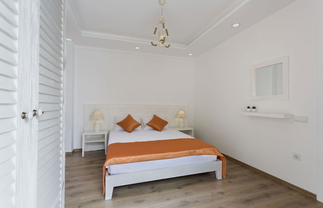 Kybele Suits - Photo 14