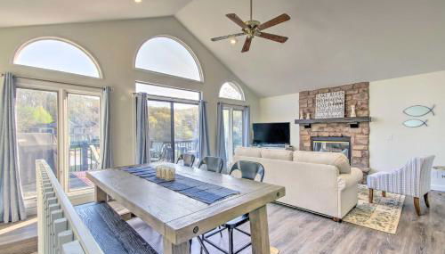 Boat Slip, Fire Pit Lakefront Sunrise Beach Home! - Foto 3