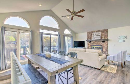 Boat Slip, Fire Pit Lakefront Sunrise Beach Home! - Foto 3