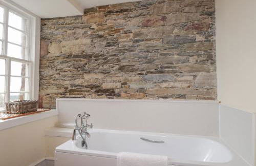 Freswick Castle - Photo 20