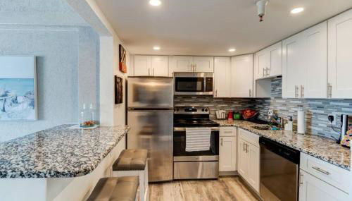 Paradise with Balcony Near the Action - Foto 2