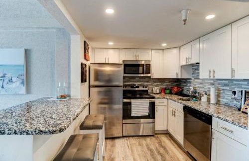 Paradise with Balcony Near the Action - Foto 2