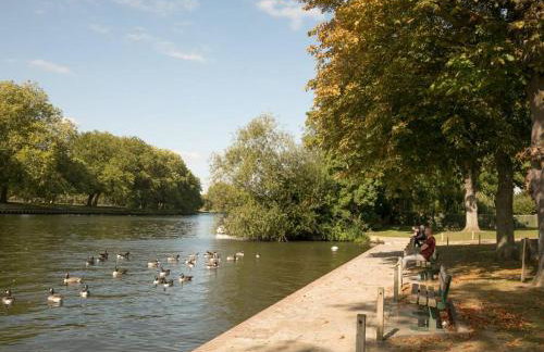Gorgeous House near Windsor & River Thames - Photo 22