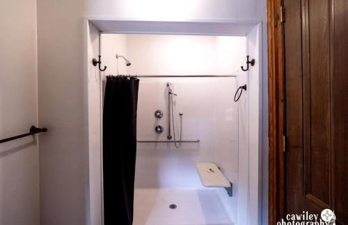 Vintage Caboose Rental in Historic Small Town near Springfield, Massachusetts - Foto 6