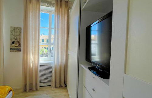 LUNA SUL PORTO Seaview Apartment - Bright and Spacious Flat in Central Nettuno, Steps from the Marina, Beaches, and Train Station - Photo 9