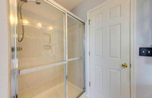 Families Welcome! Spacious OFallon Home with Yard - Foto 17