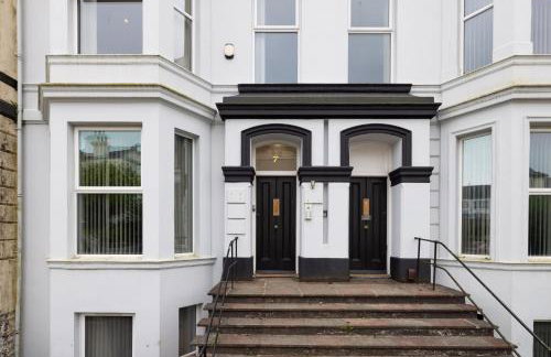 Plymouth by Charles Hope - Foto 31