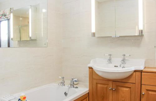 Court Farm - Photo 29