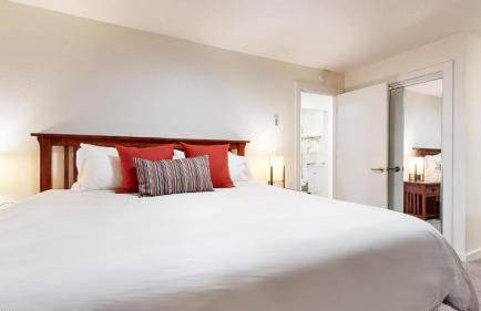 Mid Century Modern Cabin #212 - Walk to Village - Foto 36