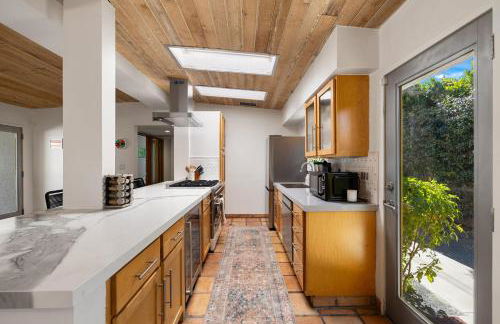 The Ricardo! Mid-Century Villa with Saltwater Pool - Foto 32