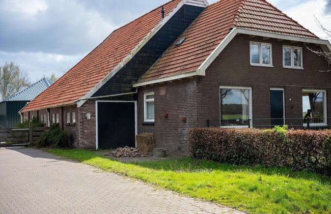 Holiday Home with Meadow View near Forests - Photo 27