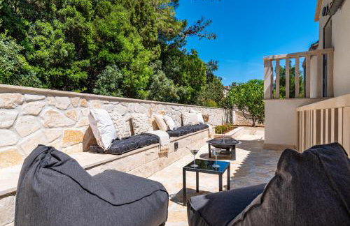 Villa Kadena - Luxury Seaside Villa with Private Heated Pool - Photo 11