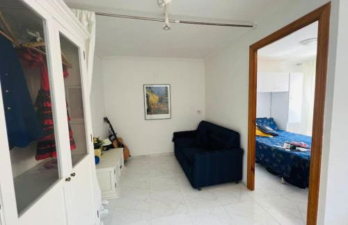 Sunny, South-Facing & Welcoming - Foto 19