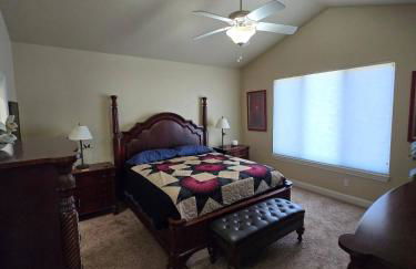 Spacious Eden Getaway w Hot Tub - Foto 12