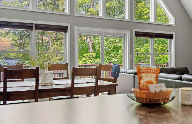 Tavern at the Woods by Avantstay Lakefront Views, Hot Tub, Firepit, Game Room - Foto 12