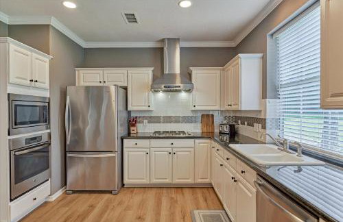 Woodlands Grand 3BR Cozy House - Photo 3