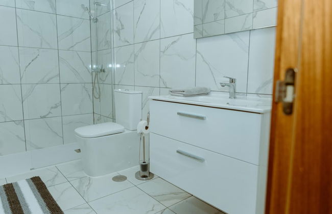 Seaview Splendor 2 Bedroom Modern Comfort - Photo 26