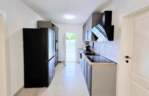 Mare`s Private House 1st floor with Pool - Foto 39