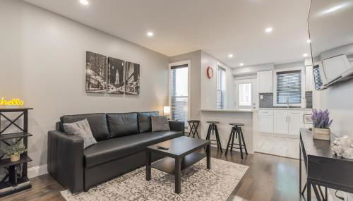 University City Executive Modern 3BR 2BA Within 5 min to Drexel, University of Pennsylvania, & Children's Hospital of Pennsylvania - Photo 2