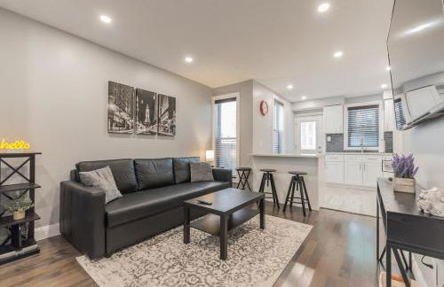 University City Executive Modern 3BR 2BA Within 5 min to Drexel, University of Pennsylvania, & Children's Hospital of Pennsylvania - Photo 2