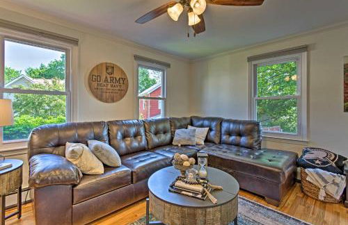 Updated Home with Patio Half Mile to West Point - Foto 5