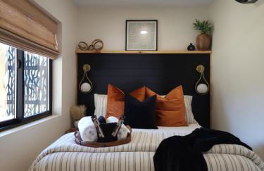 "Glamtainer" One of a kind Romantic Luxe Retreat, 8 Minutes to Emerald Beach, Outdoor Haven - Foto 16