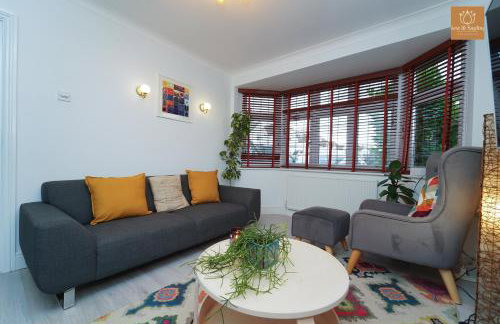 Gaia Cottages 3BR Home with Parking,WIFI,Garden,EV & Desk - Foto 3