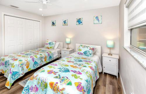 Modern Home, Heated Pool, Close to Beaches! - Foto 17