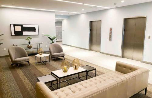 Fall Deals!! Modern 1 BR and Sleeper Sofa in Heart of Midtown Kansas City! - Foto 12