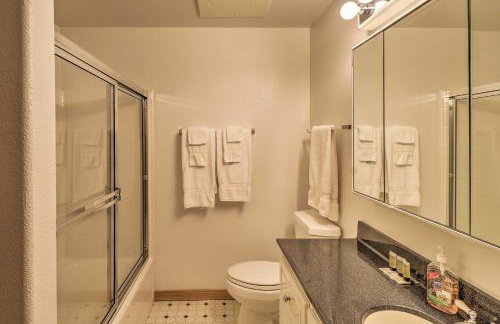 Quiet Trego Resort Home with Lake, Pavilion and Trails - Foto 24