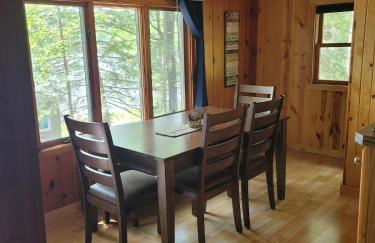 Cozy 2 Bedroom Cabin - Foto 2