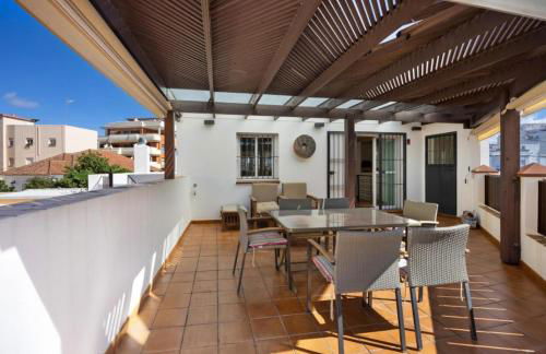 V Centenario free parking by Staycare - Photo 1