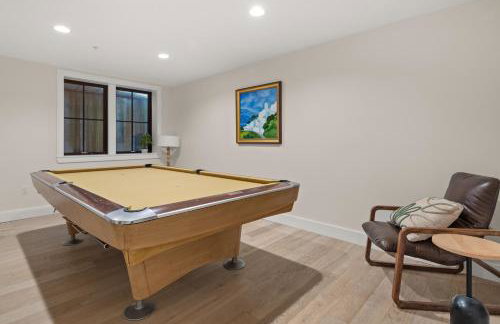 New & Modern Townhouse Close to Skiing, Brand New Hot Tub - Photo 48