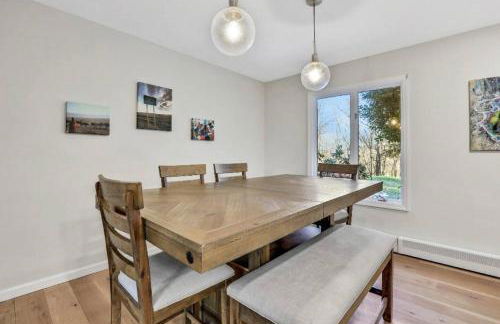 3 Bedroom Hilltop Escape with 5 Private Acres and Hot Tub - Foto 10