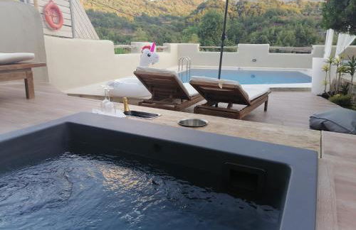 Verekinthos Villas - Pool, Hot Tub, BBQ, Kids Playground, Stunning Mountain Views - Photo 9