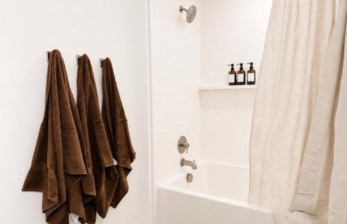 Upscale Escape 10 Min from Disneyland With Pool & Gym - Foto 52