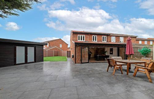 Contractors Heaven-POOL TABLE-THREE BEDROOM HOUSE WITH SEPARATE ONE BEDROOM SELF CONTAINED-Close to AIRPORT - Foto 26