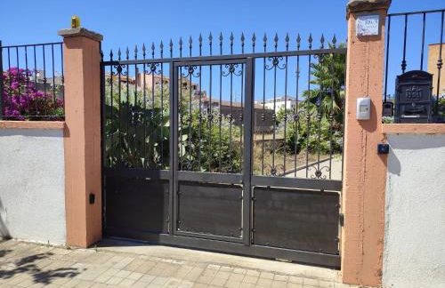 Casa Franca - Sant'Antioco a pochi passi dal lungomare - garden, sea and relaxation - Foto 11